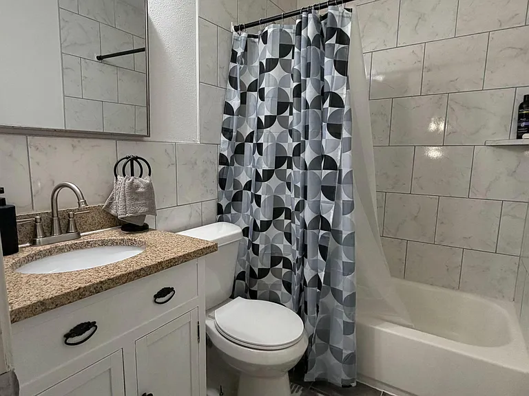 Elam Heights Dr — Photo 2