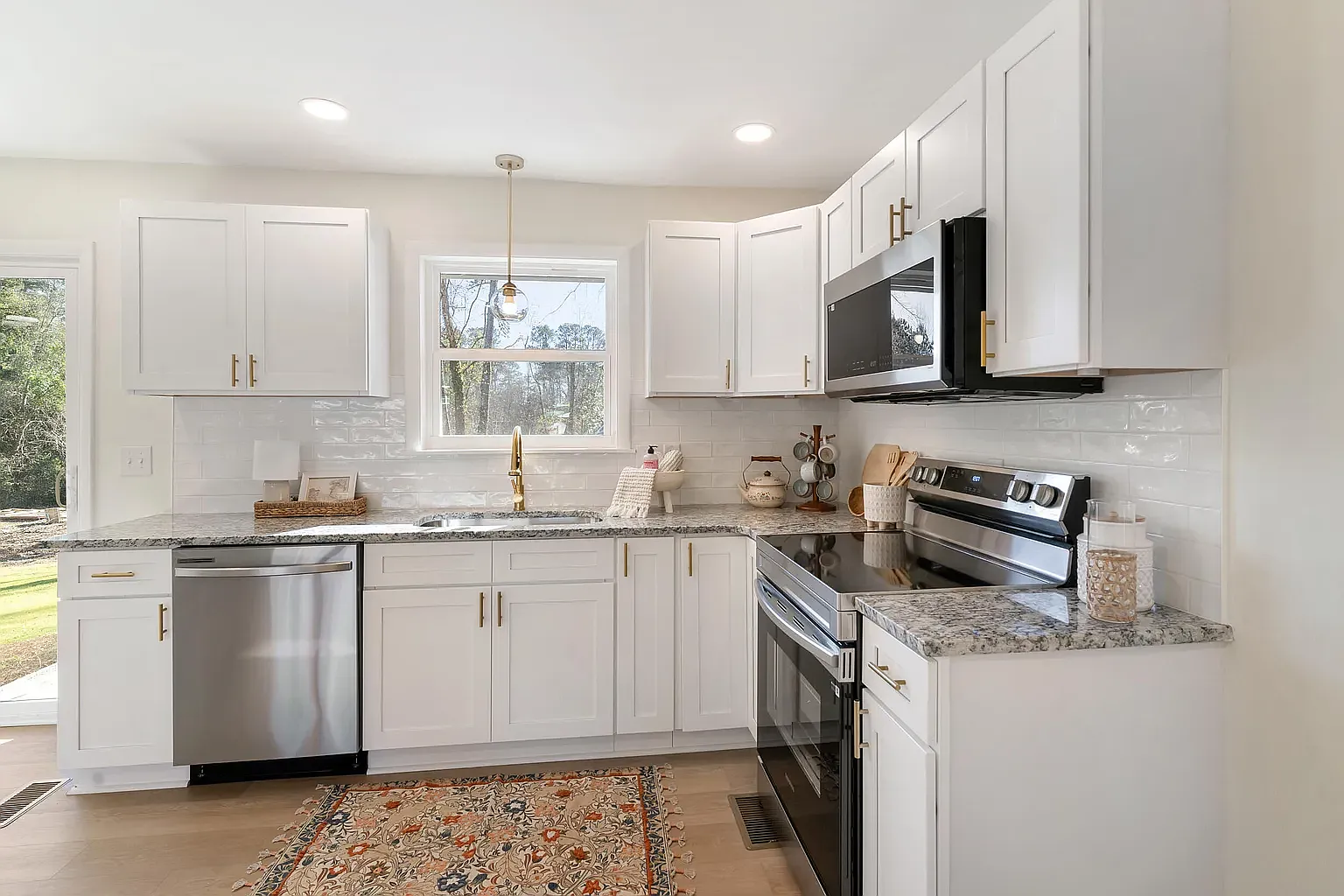 3 bed, 1612 sqft, $2,300 — Photo 3