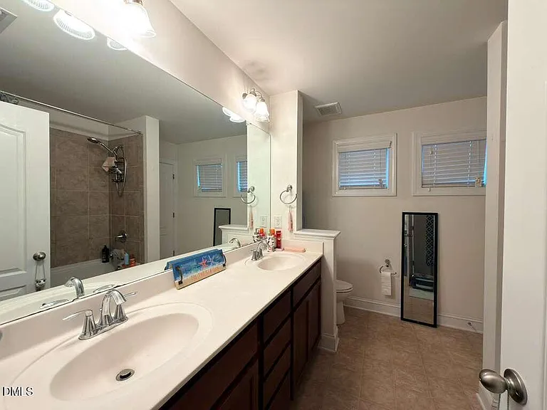 735 Lampwick Ln — Photo 23