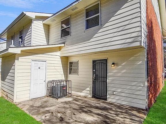 4th image of 235 Toby Springs Ln