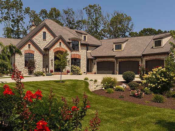 3rd image of 871 E Kenmare Court