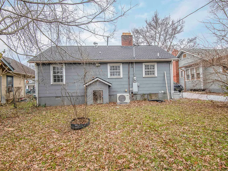 2440 Woodbine Ave — Photo 28