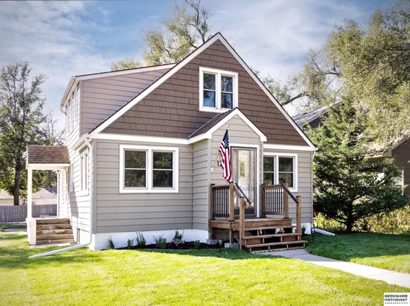 121 E Charles St, Valley, NE 68064