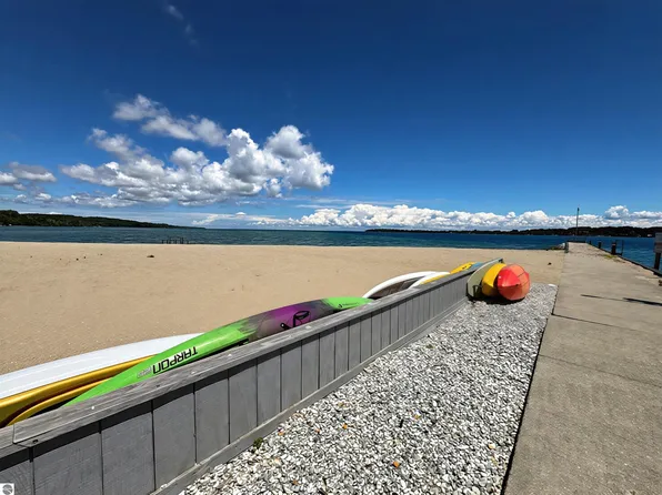 762 N Waypoint Cir, Suttons Bay, MI 49682