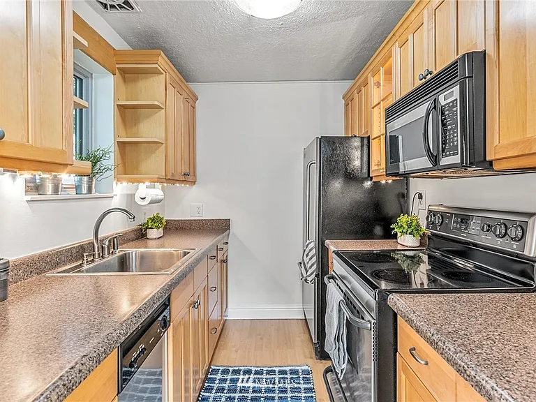 530 W Olympic Pl #207 — Photo 8