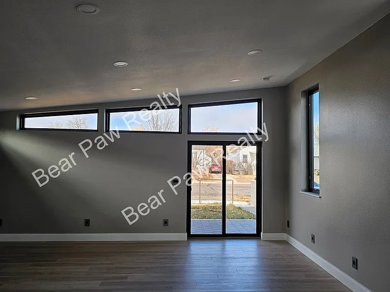 1615 E 22nd St — Photo 3