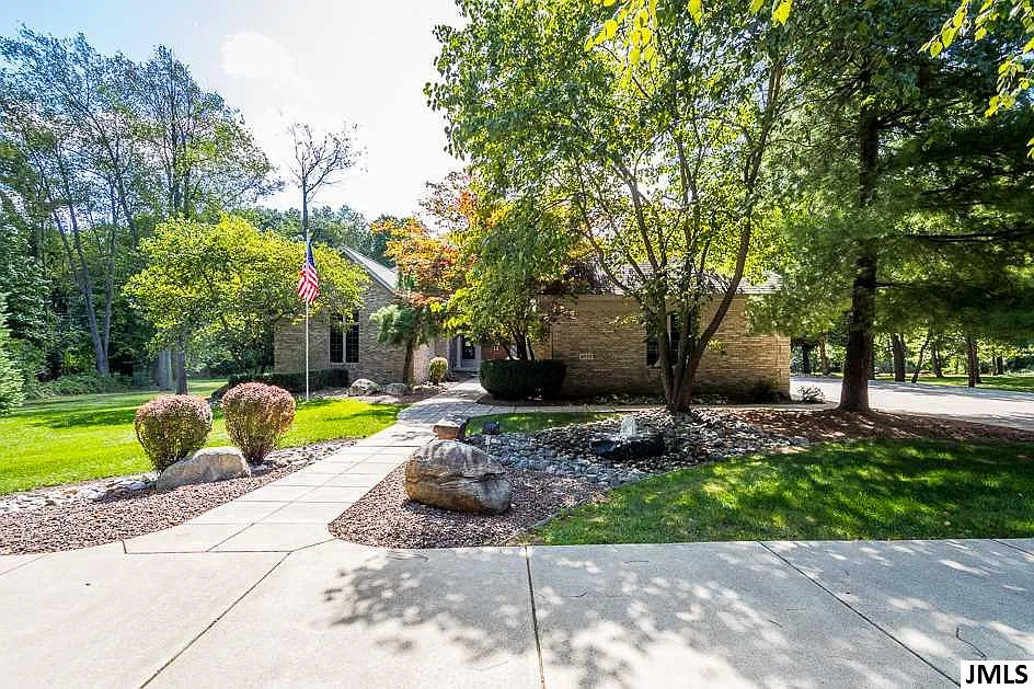 4929 Country Ln photo 1