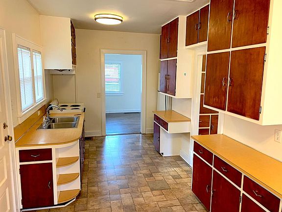 5th image of 3338 Riverview Ave NE