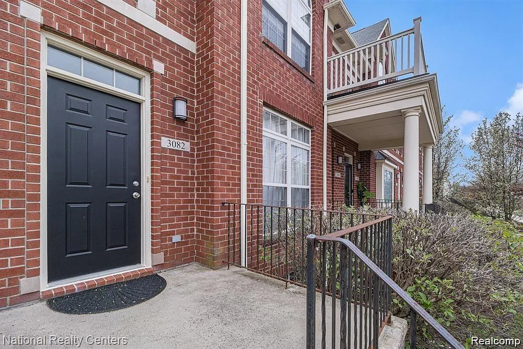 Building Photo - 3082 Camden Dr