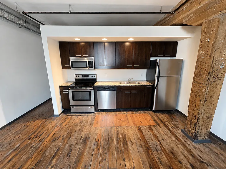 98 S 15th St #210 — Photo 4
