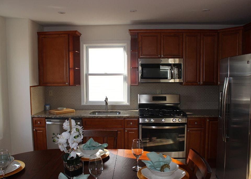 1st image of 24 Llewellyn Ave #2