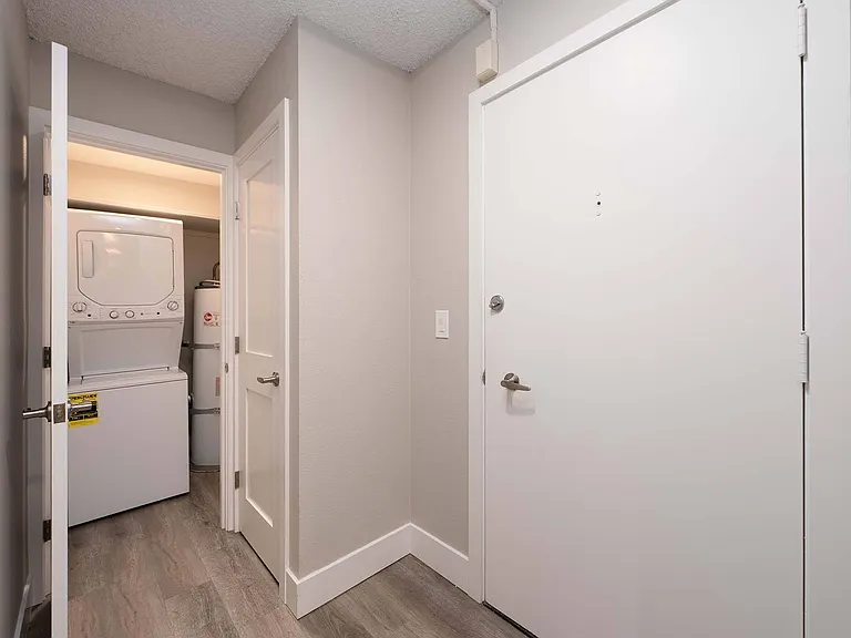 The Regent at Bellevue Way Apartments — Photo 15