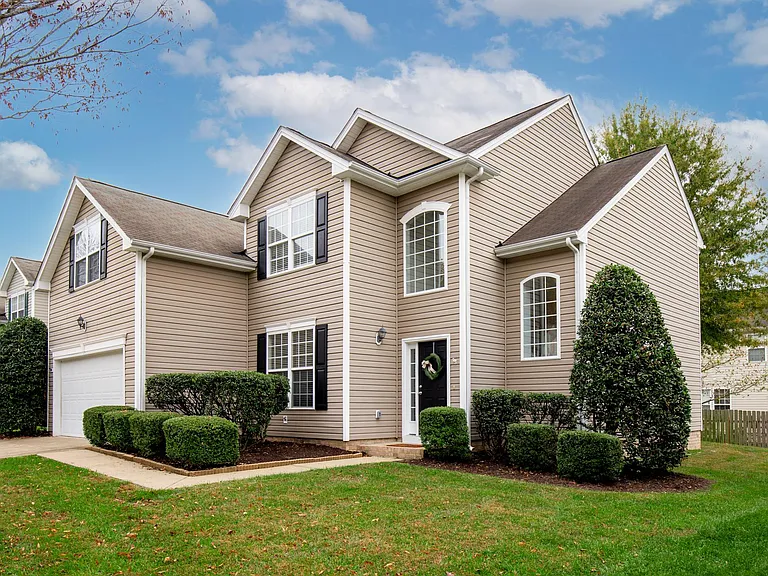 504 Queensbury Ln — Photo 3
