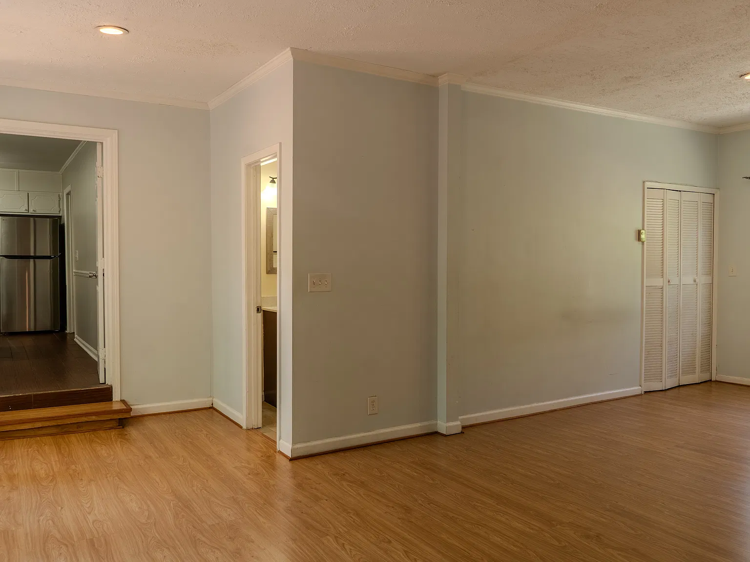 5 bed, 2449 sqft, $2,800 — Photo 3