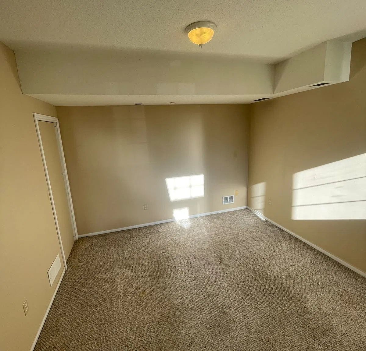 3 bed, 1600 sqft, $2,550 — Photo 2