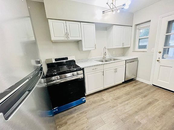 3rd image of 1525 Waltham Rd #1