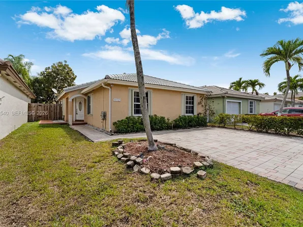10523 SW 161st Pl, Miami, FL 33196
