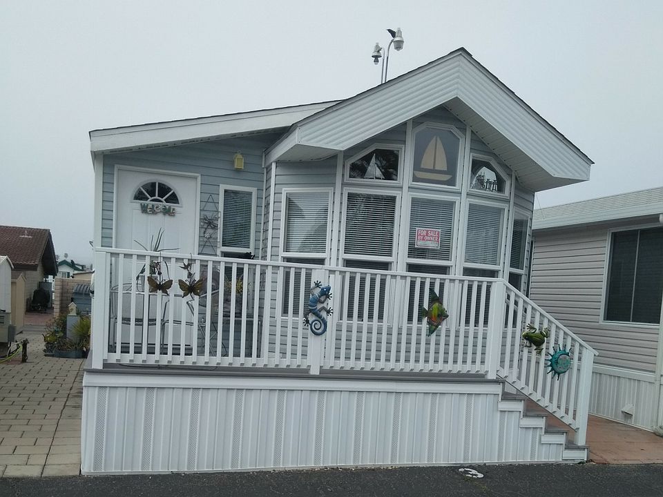 Front that faces open grass area