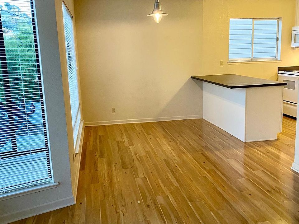 1st image of 1601 Lincoln Way APT 104