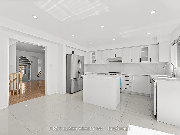 5554 Churchill Meadows Blvd #MAIN — Photo 8