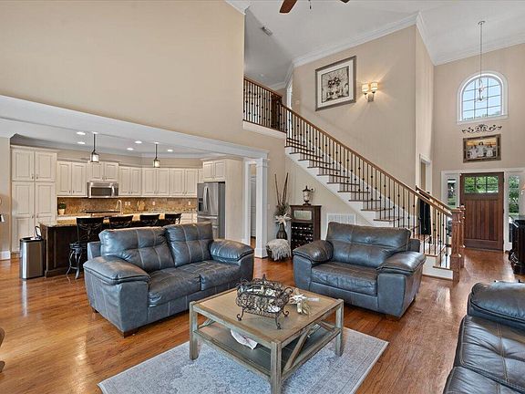 3rd image of 1209 Saddlebrook Dr