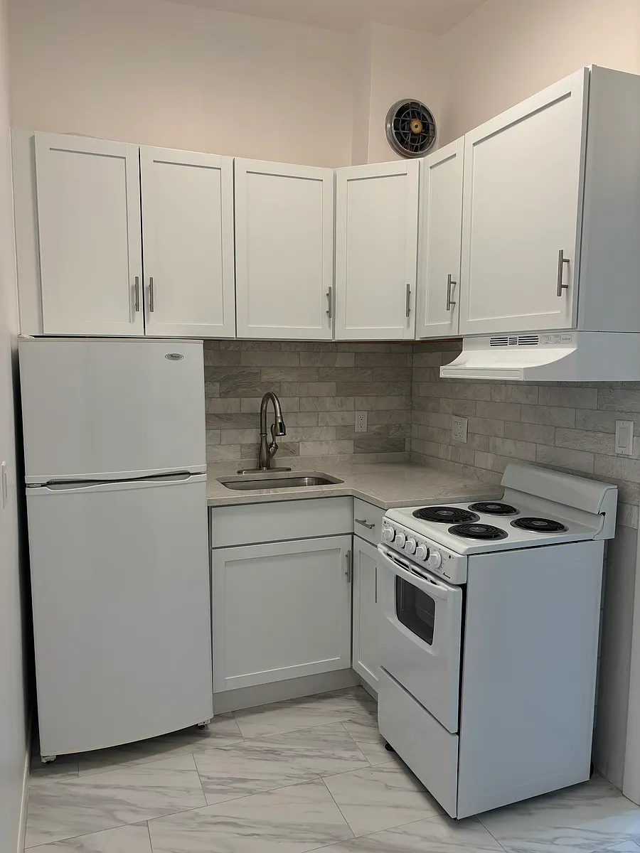 Building Photo - 922 Beacon St #14