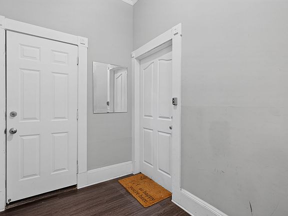 2nd image of 1419 Barnard St #B