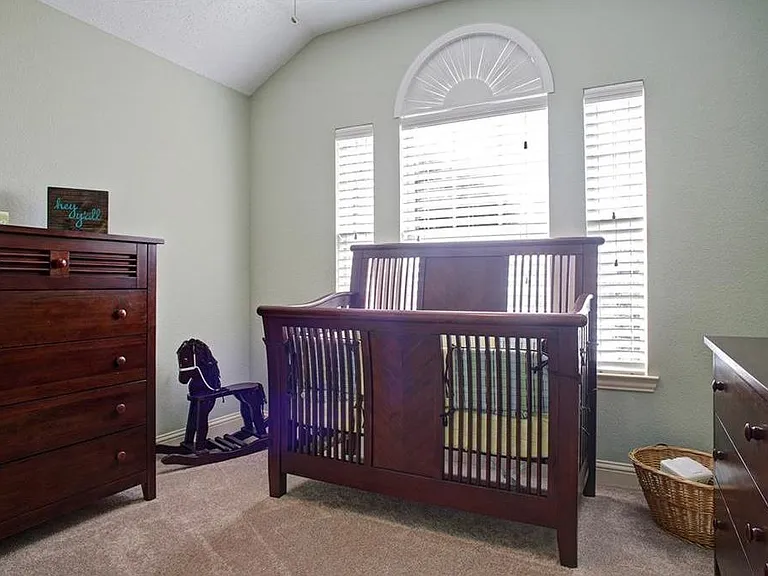 4506 Highlands Dr — Photo 6