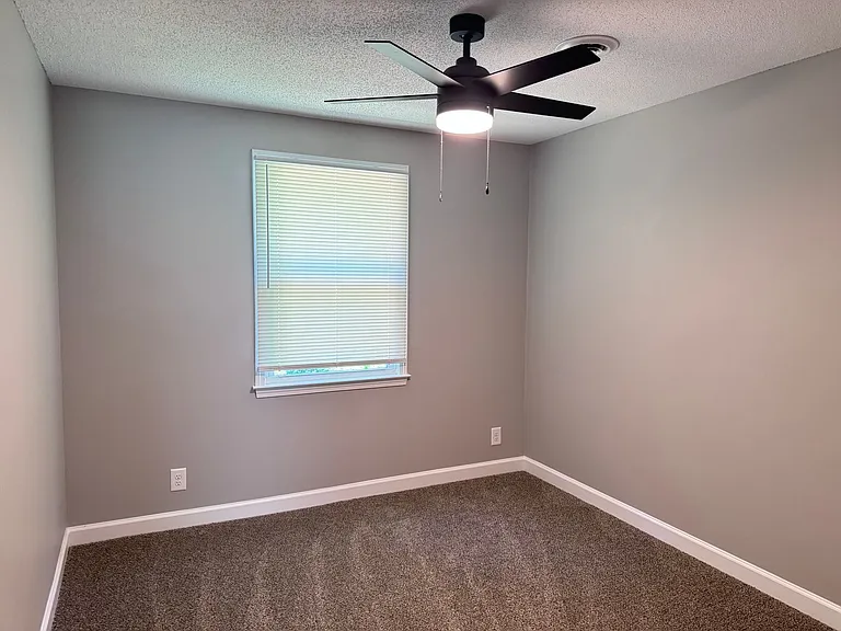 130 Shady Maple Dr — Photo 36