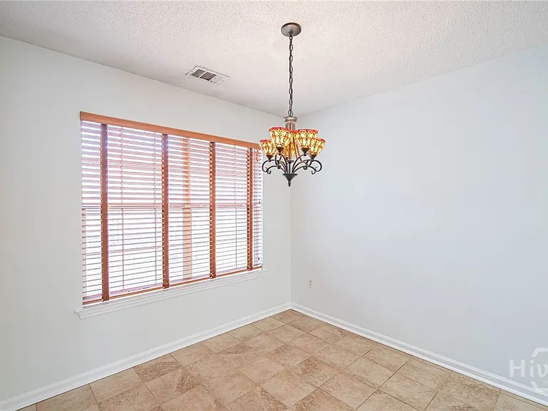 114 Laurens Ln — Photo 12