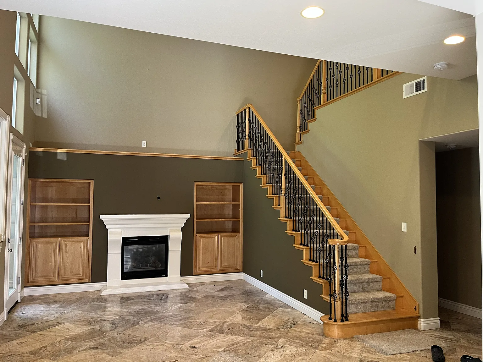 4 bed, 2.5 bath, 2150 sqft, $4,900 — Photo 2