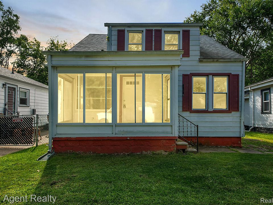 1st image of 21327 Negaunee St