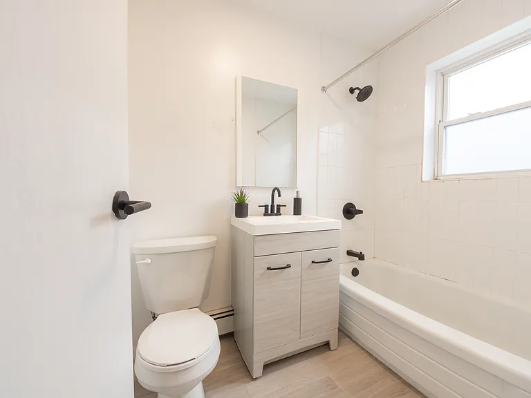 Pine Street Apartments — Photo 17