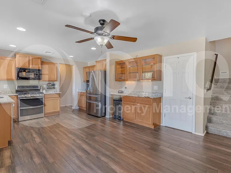 2561 N Hawthorn Dr — Photo 16