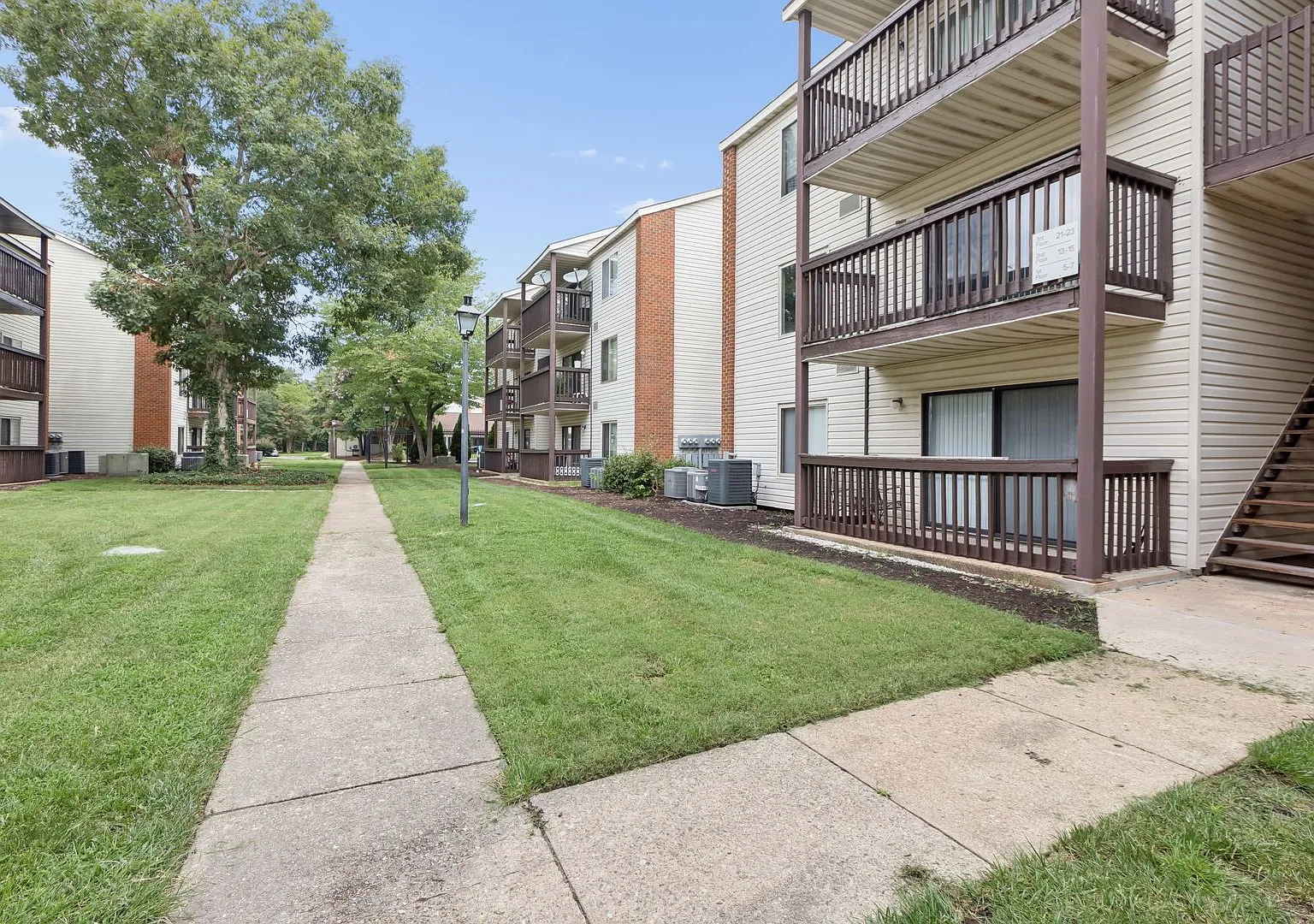 Hampton Condo-Ready Now — Photo 2