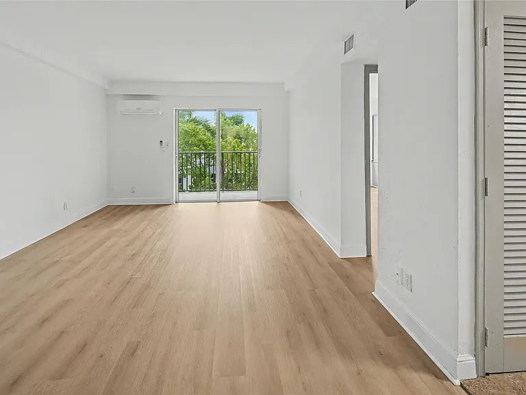 3000 Riomar St #406 — Photo 6