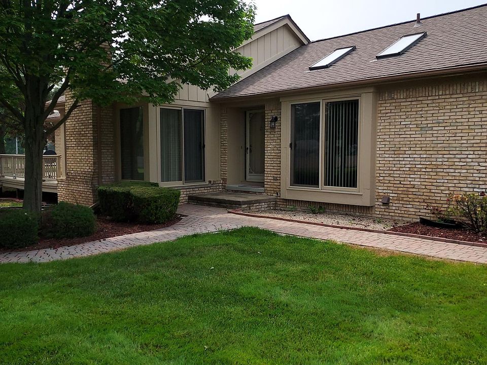 1st image of 43061 W Kirkwood Dr #33