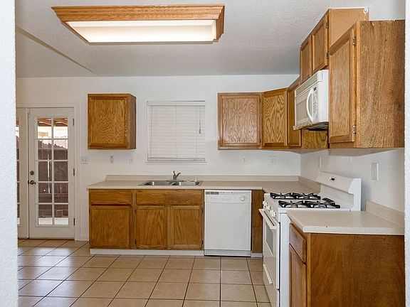 3rd image of 2747 Altos Ave