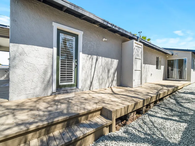 223 Emerson St — Photo 4