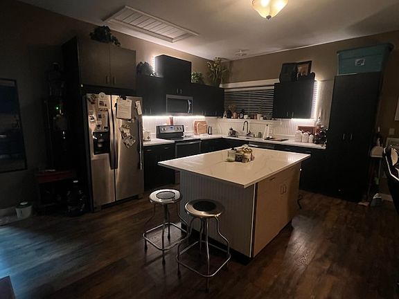 Kitchen applicances and Island