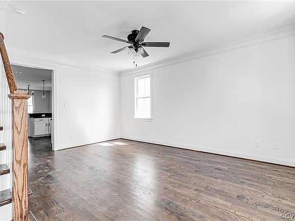 3rd image of 2409 Everett St