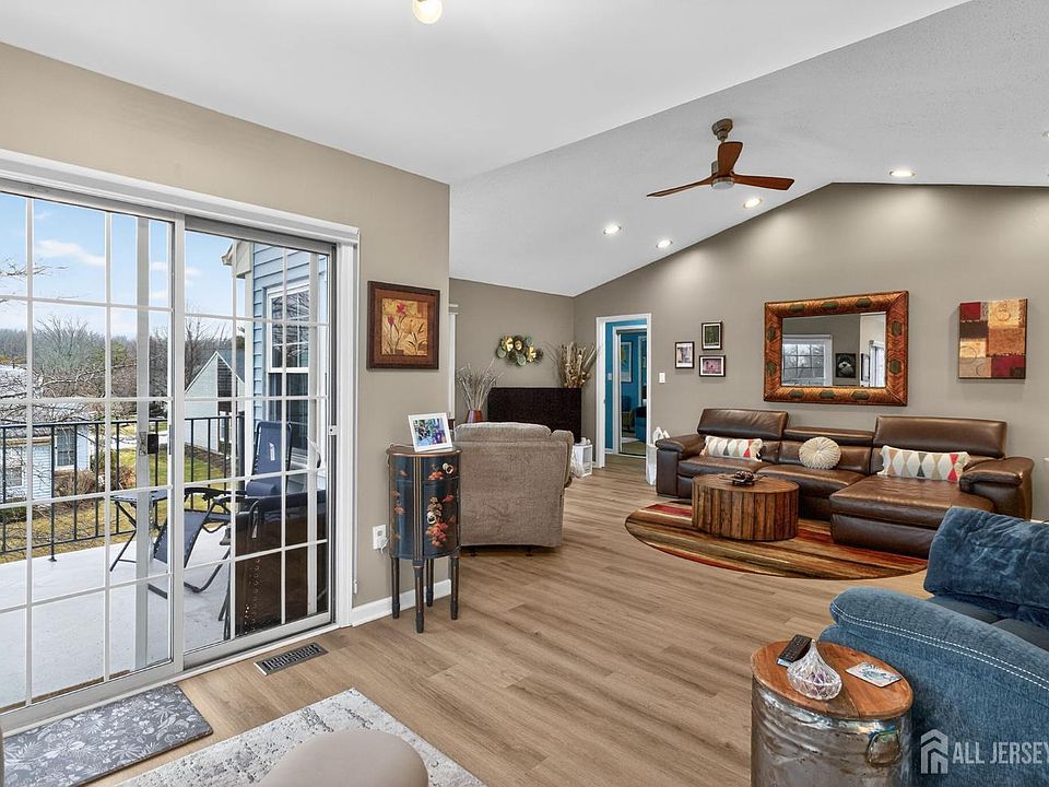 1st image of 5 Scarborough Rd #D