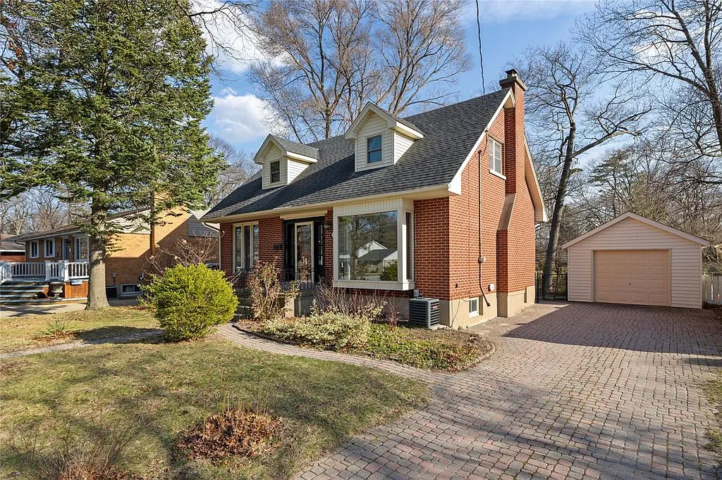 871 Lakeshore Rd photo 1