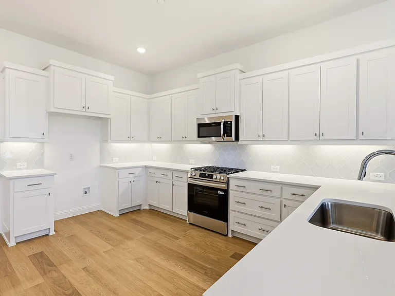 1318 Marsh Ln — Photo 9