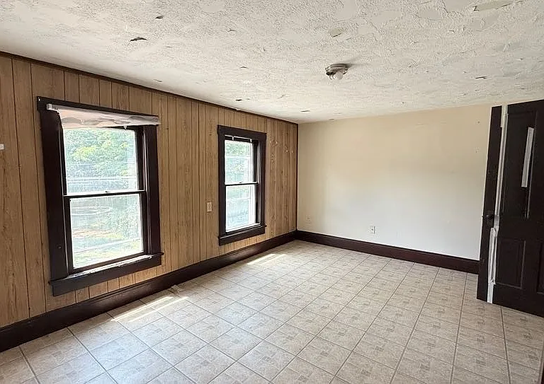85 Shaefer St — Photo 14