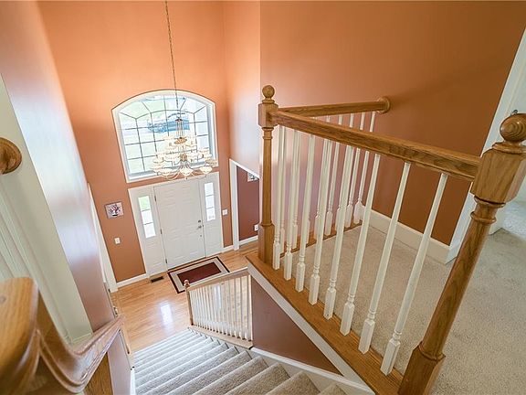 3rd image of 34 Woodgreen Dr