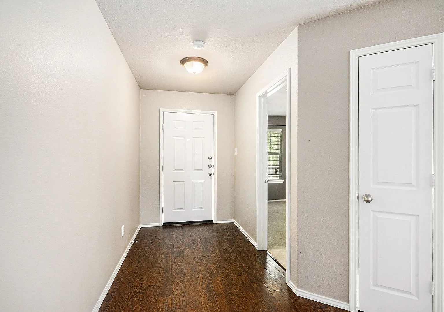 Beautifully Crafted 4-2-2 in Fort Worth! — Photo 3