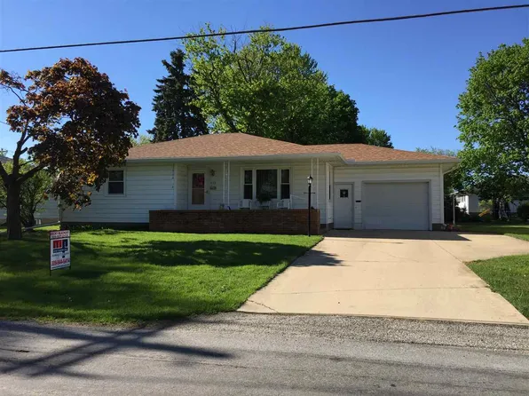 612 E Chestnut St, Geneseo, IL 61254