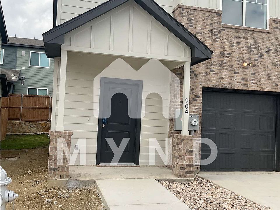 1st image of 904 Boxwood Dr