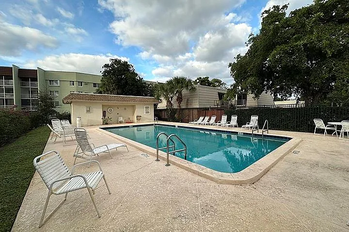 1700 Embassy Dr #504 — Photo 31